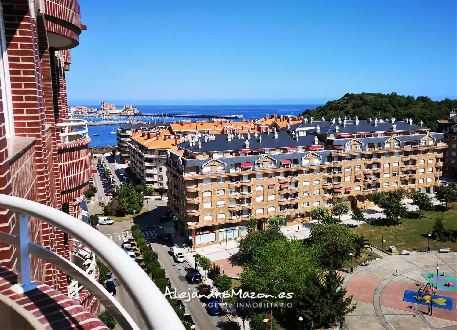 Exterior view of Flat for rent in Castro-Urdiales  with Heating, Terrace and Swimming Pool