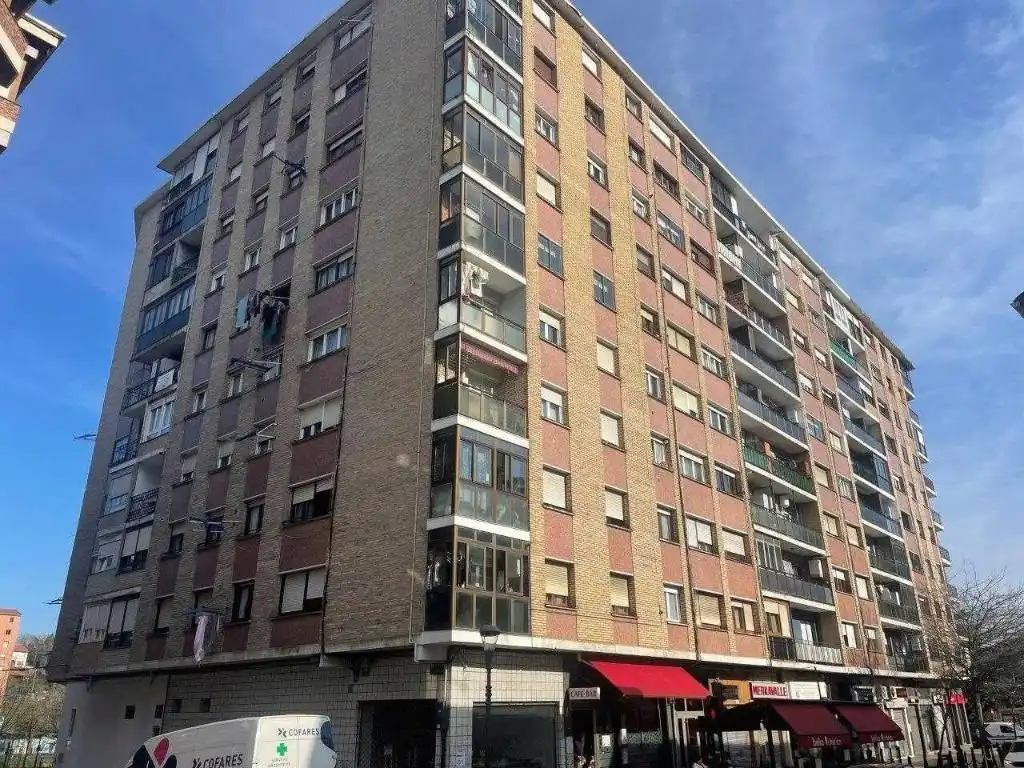 Vista exterior de Piso en venta en Valle de Trápaga-Trapagaran con Terraza