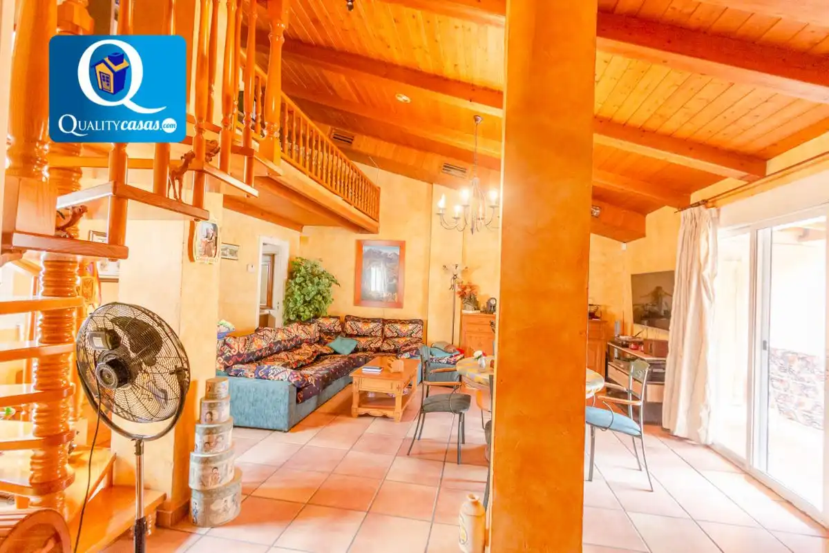 Casa adosada en venta en Crevillent con Aire acondicionado, Terraza y Trastero