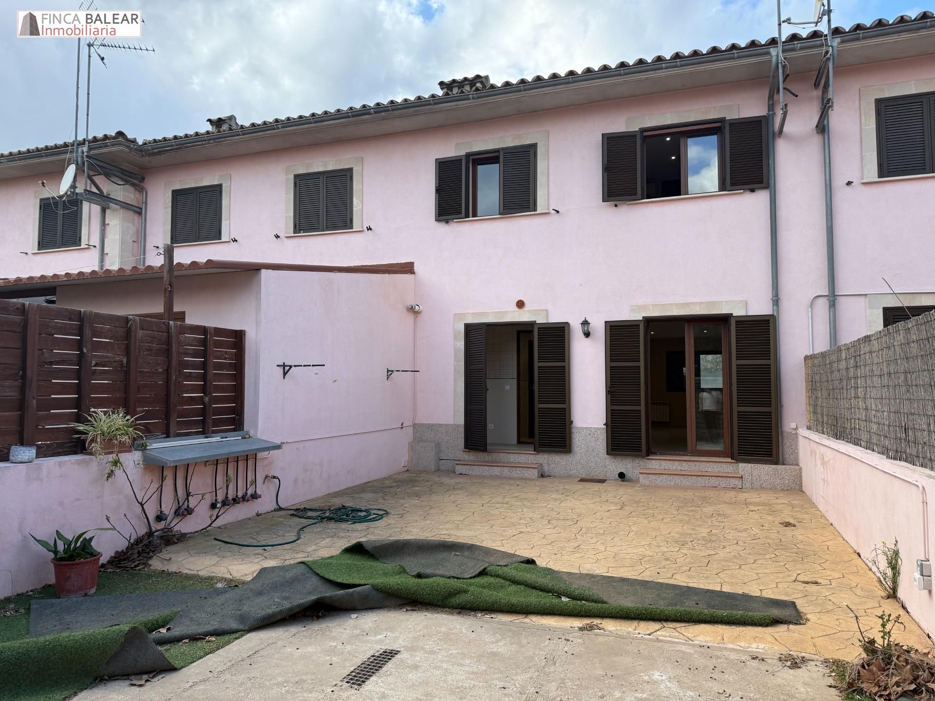 Exterior view of Single-family semi-detached for rent in  Palma de Mallorca  with Terrace and Community pool