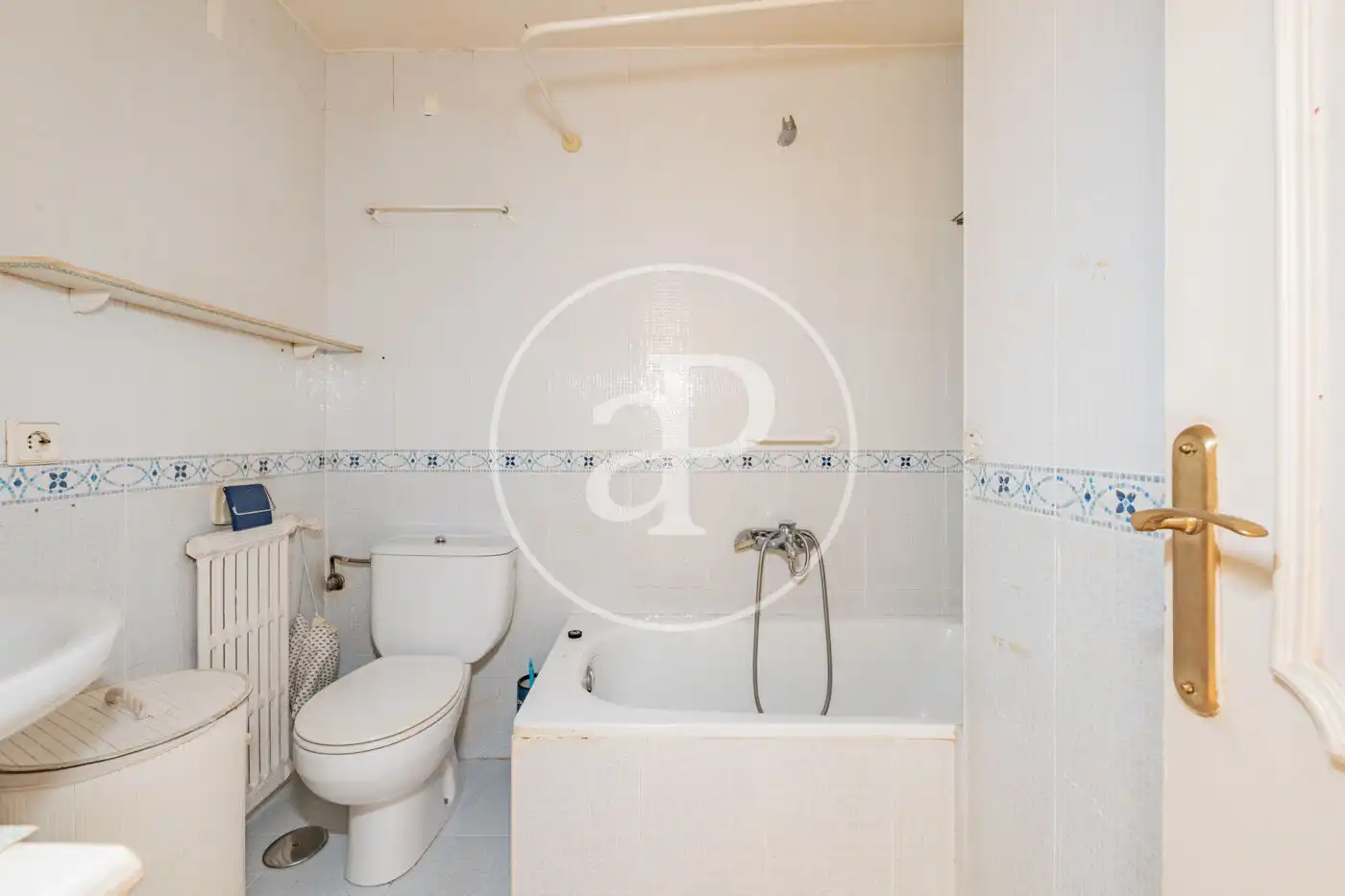 Baño de Piso en venta en Madrid con Calefacción, Terraza y Balcón