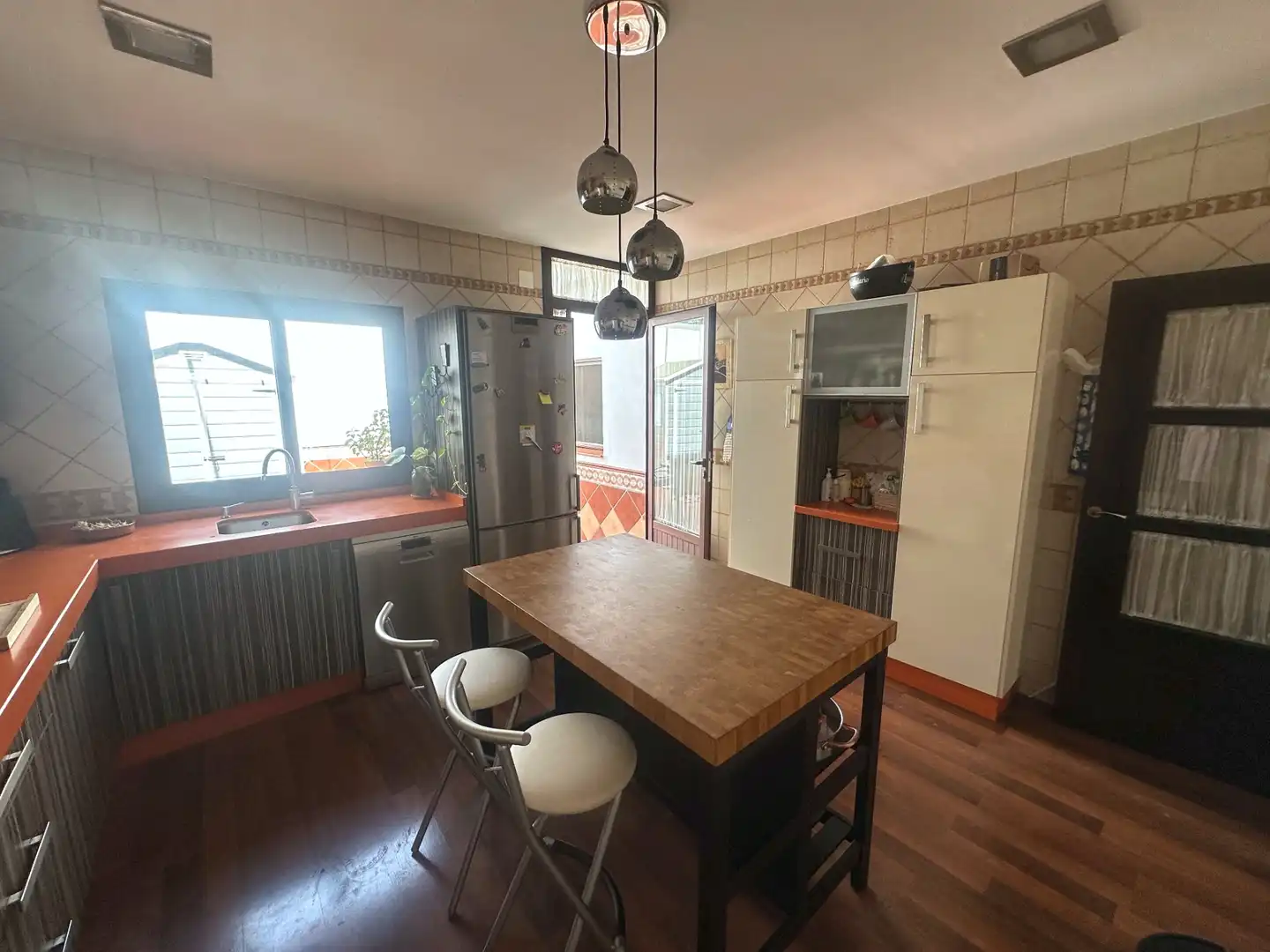 Cuina de Casa o xalet en venda en Camas amb Aire condicionat, Parquet i Terrassa
