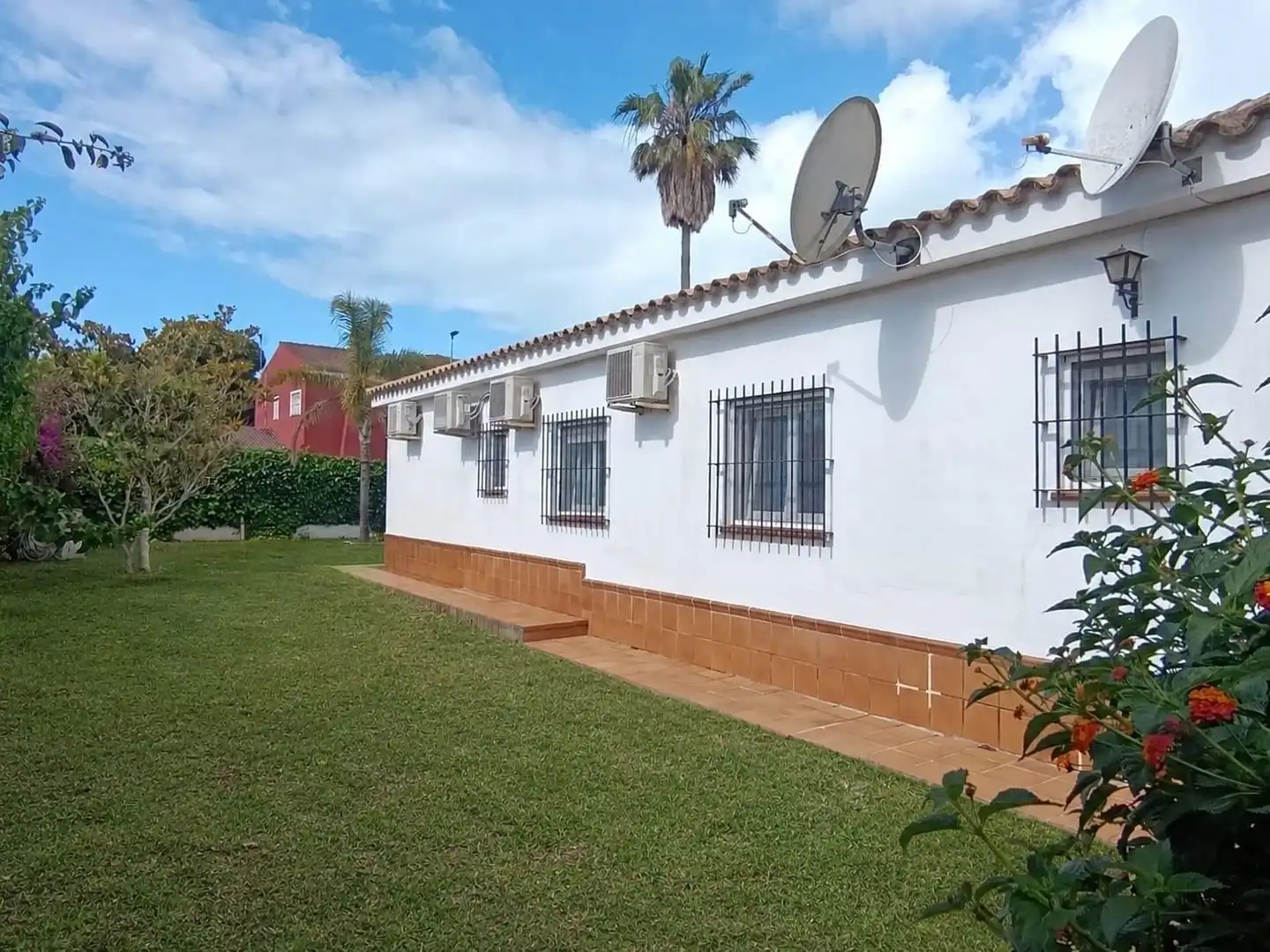 Exterior view of Houses for sale in Chiclana de la Frontera  with Air Conditioner, Private garden and Storage room