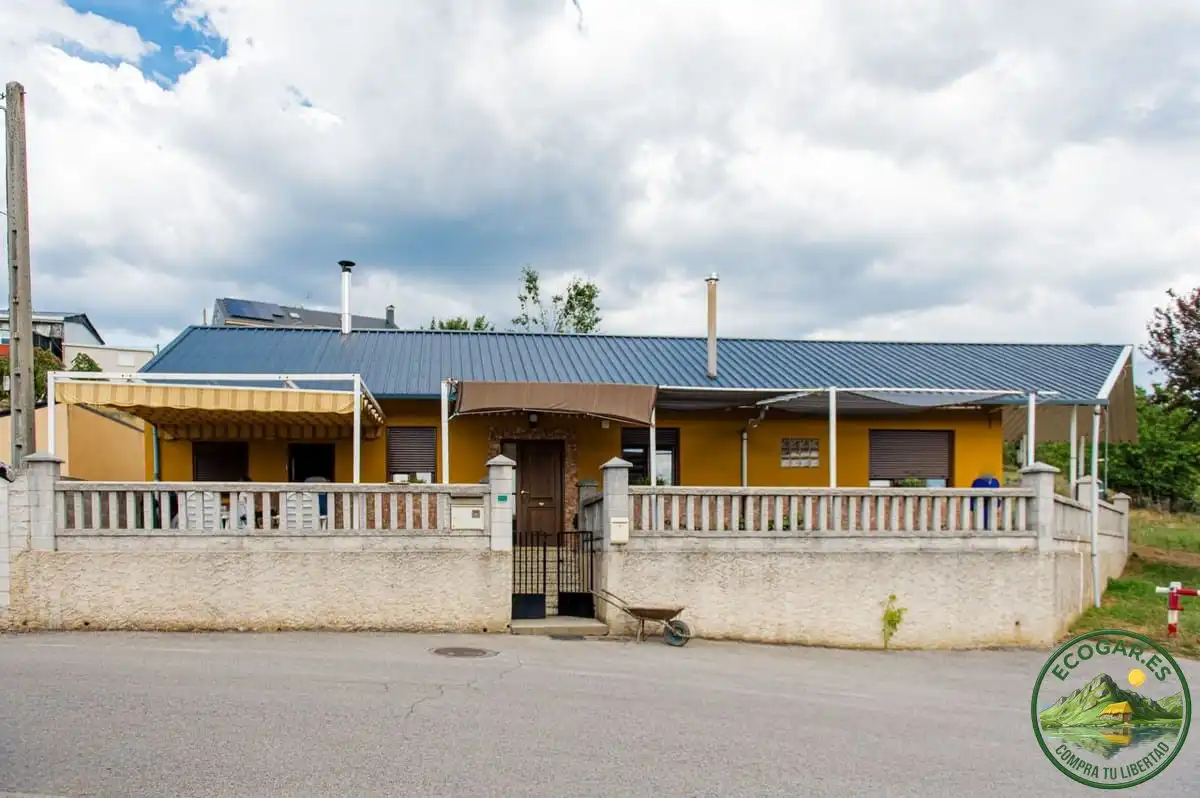 Vista exterior de Casa o chalet en venta en Fabero con Calefacción, Jardín privado y Terraza