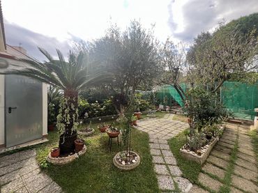 Bajo con jardín en venta en Travessera Puig del Molí