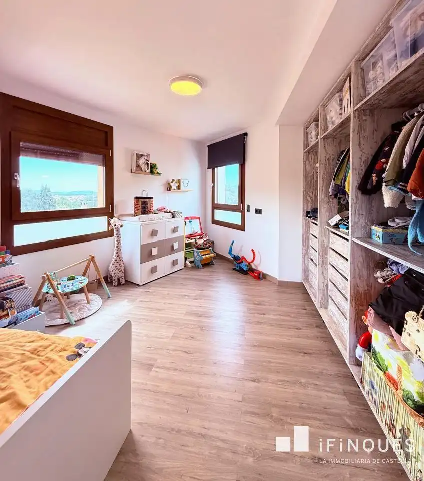 Dormitori de Casa o xalet en venda en Castellar del Vallès amb Aire condicionat, Calefacció i Parquet