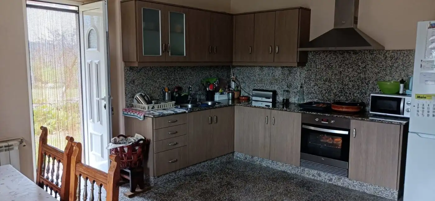 Cuina de Casa o xalet en venda en Monfero amb Calefacció, Jardí privat i Traster