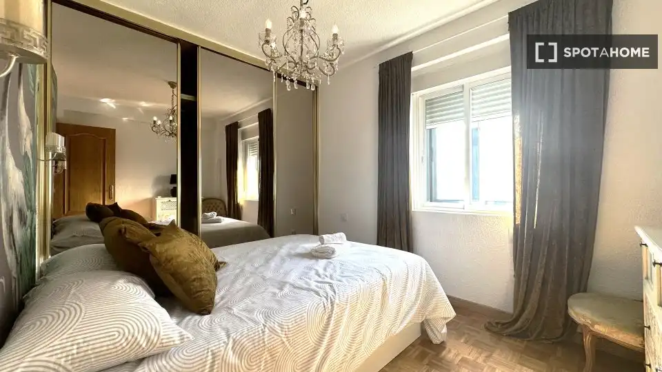 Dormitori de Apartament per a compartir en Madrid amb Aire condicionat, Calefacció i Terrassa
