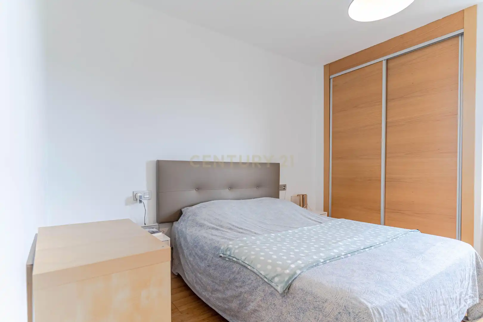 Habitación de Piso en venta en Granada con Jardín privado, Trastero y Piscina comunitaria