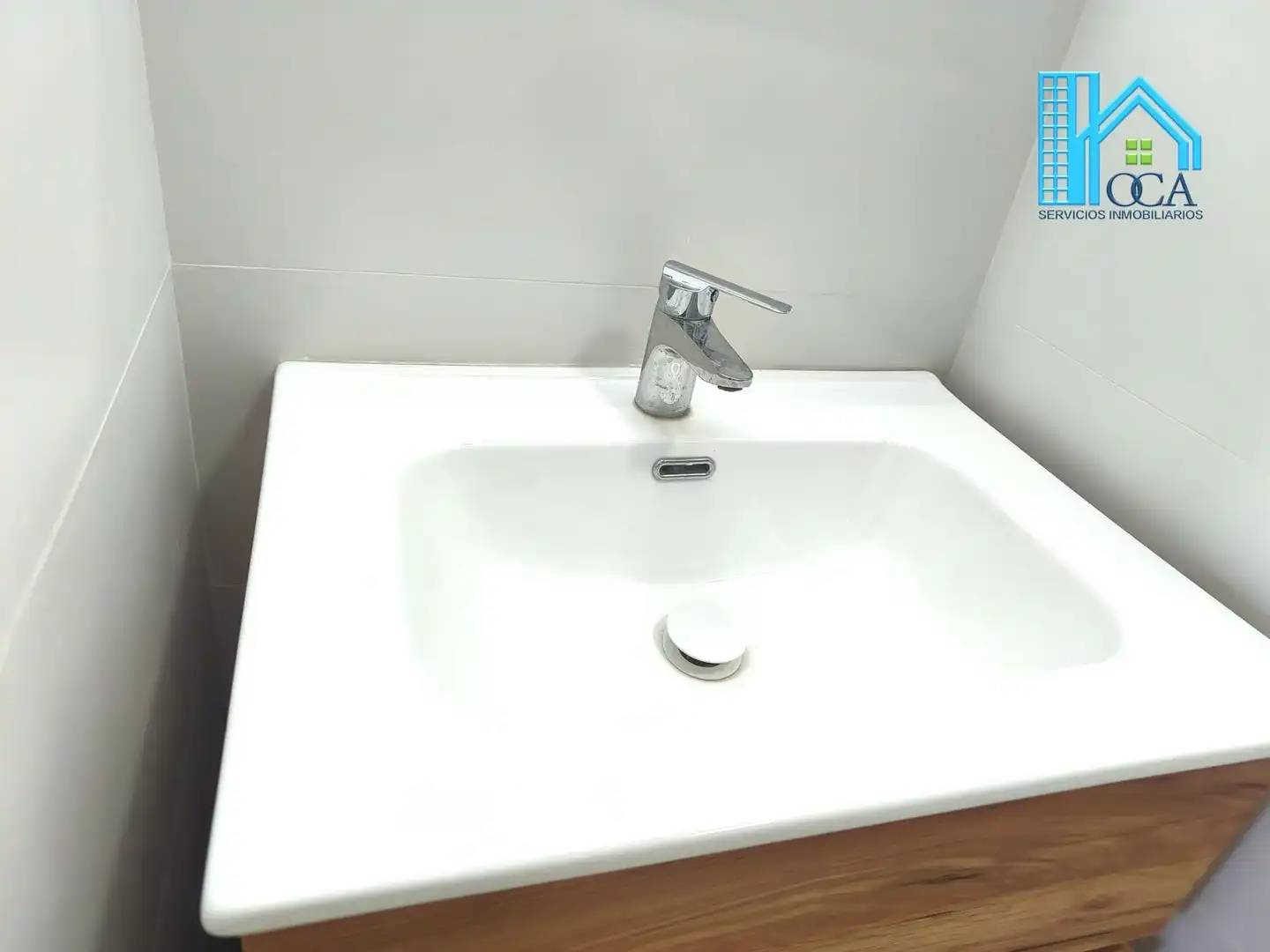 Baño de Piso en venta en Móstoles con Aire acondicionado, Jardín privado y Piscina comunitaria