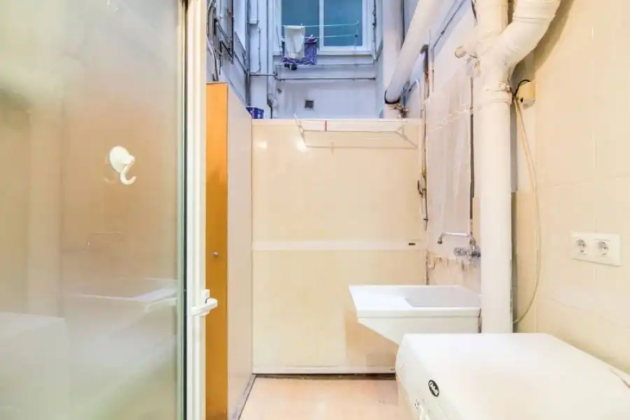 Baño de Piso en venta en Barcelona con Calefacción y Parquet