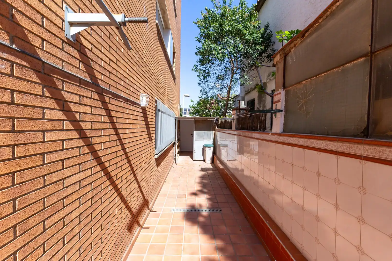 Exterior view of Ground floor for sale in Sant Joan Despí  with Air Conditioner, Heating and Terrace