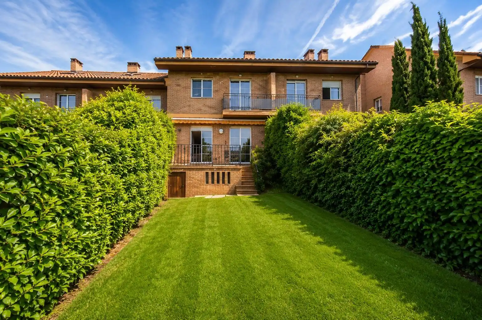 Vista exterior de Casa adosada en venda en Valle de Egüés / Eguesibar amb Calefacció, Jardí privat i Terrassa