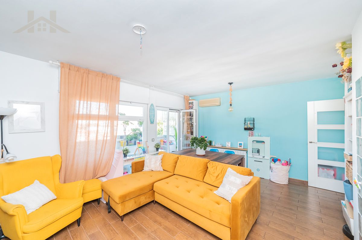 Living room of Flat for sale in Alcobendas  with Air Conditioner, Heating and Parquet flooring