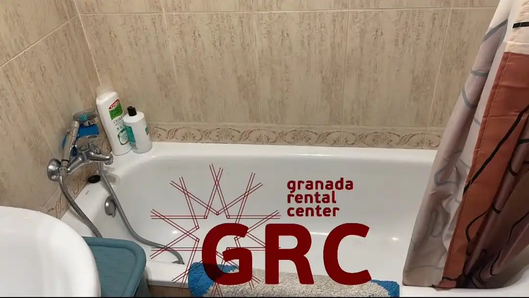 Bathroom of Flat for rent in Granada  with Heating, Furnished and Oven