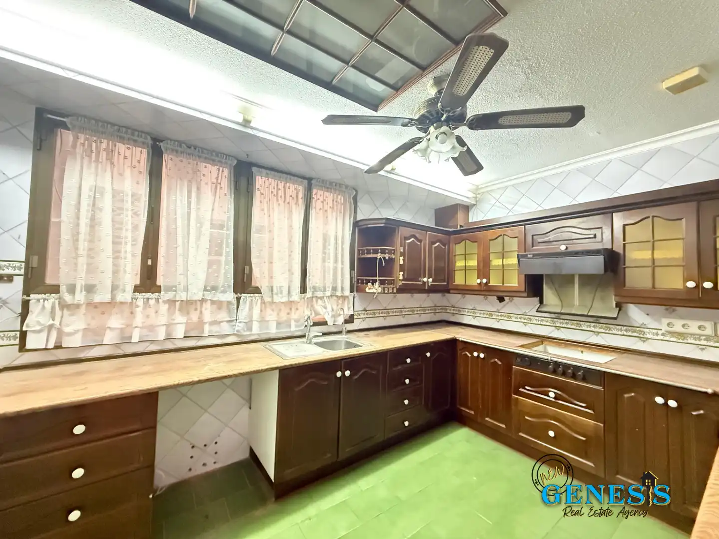 Cuina de Apartament en venda en Torrevieja amb Parquet i Moblat