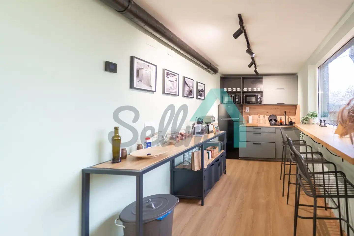 Kitchen of Office for rent in Ribera de Arriba  with Air Conditioner and Furnished