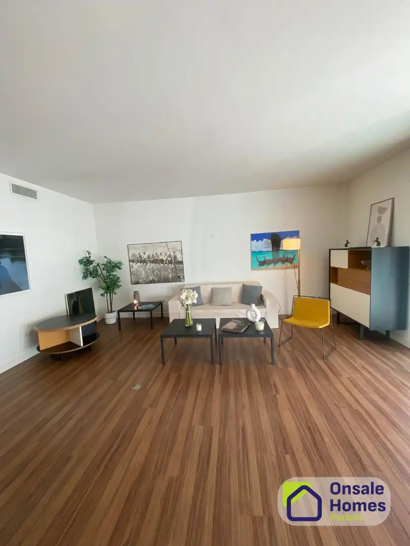 Sala d'estar de Pis en venda en Marbella amb Aire condicionat, Terrassa i Traster