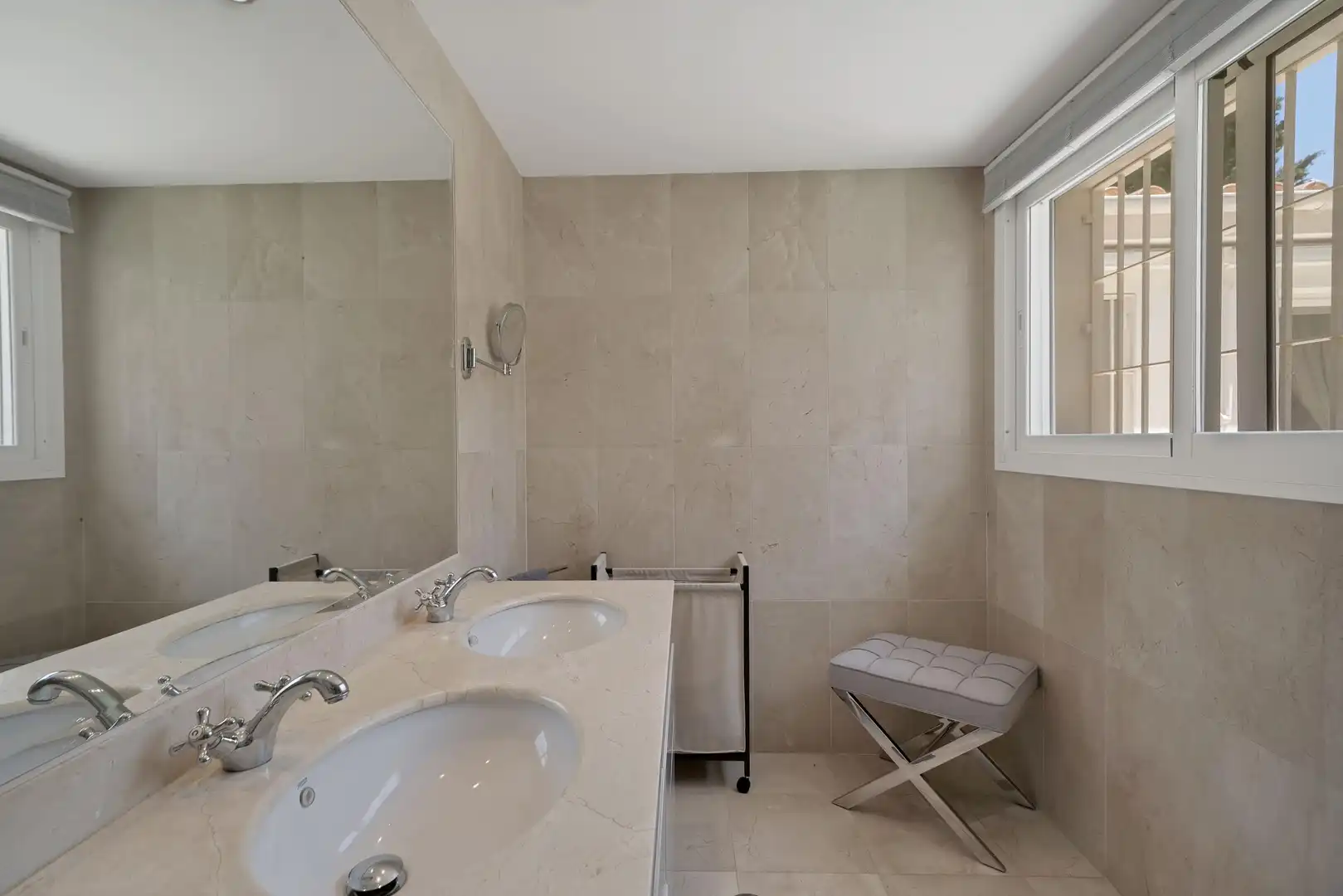 Bany de Casa o xalet de lloguer en Estepona amb Aire condicionat, Calefacció i Jardí privat