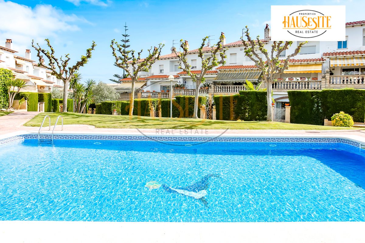 Swimming pool of Single-family semi-detached for sale in Sant Pere de Ribes  with Air Conditioner, Heating and Private garden