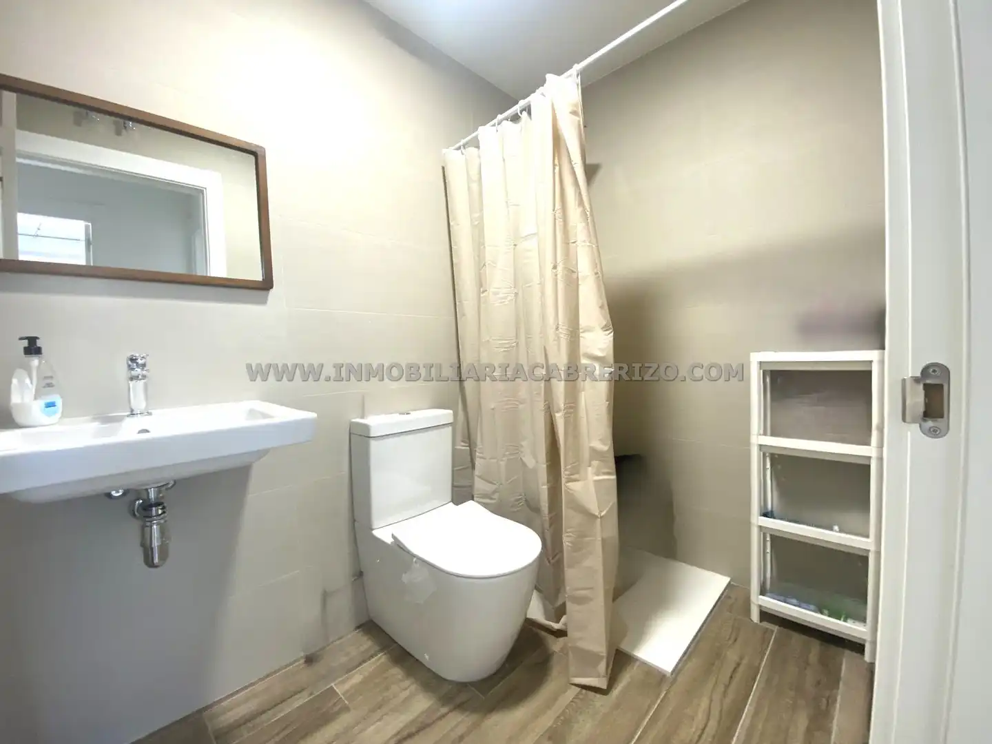 Bathroom of Flat for sale in  Pamplona / Iruña  with Heating, Parquet flooring and Terrace