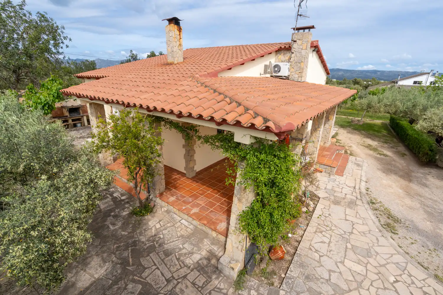 Exterior view of Houses for sale in Aldover  with Air Conditioner, Private garden and Terrace