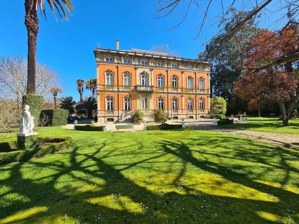 Vista exterior de Casa o xalet en venda en Gijón  amb Calefacció, Jardí privat i Terrassa
