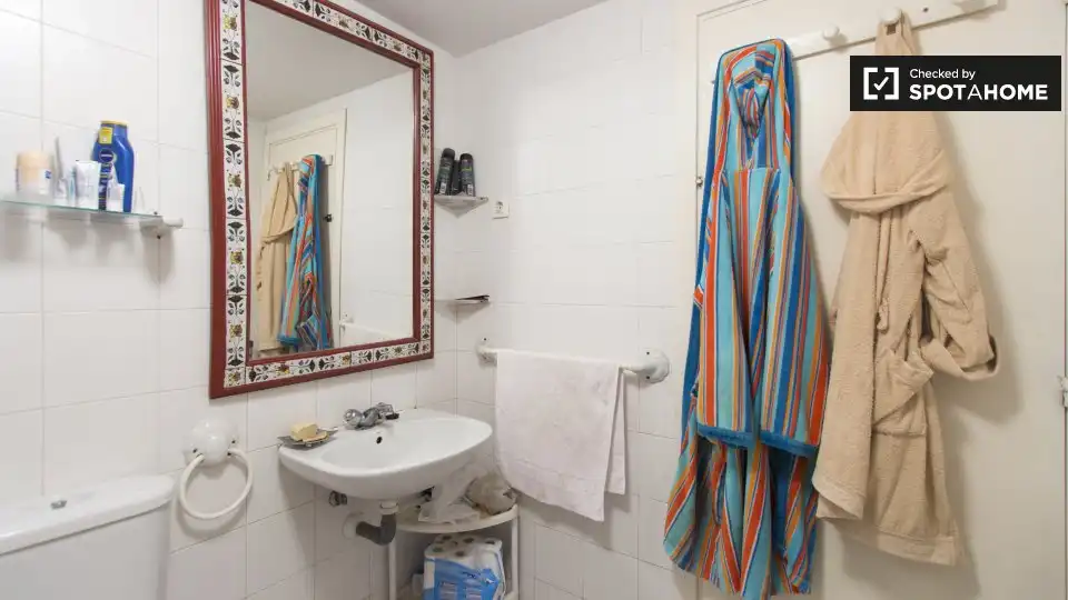 Bathroom of Flat for share in Hortaleza