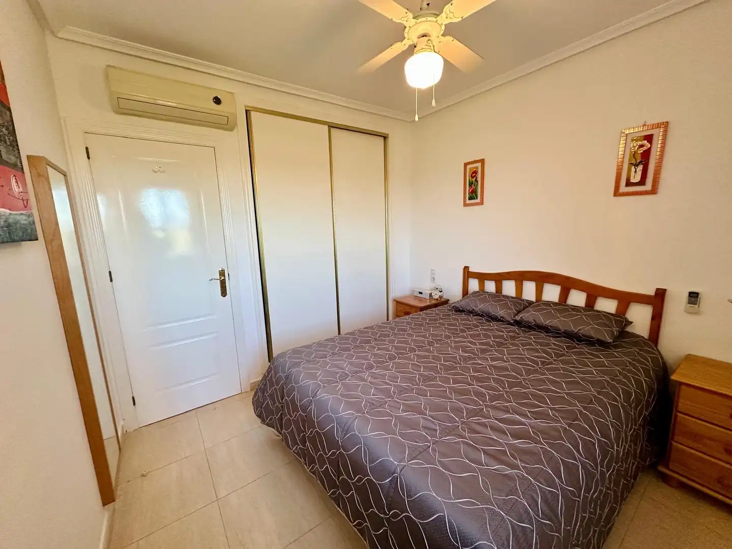 Habitación de Apartamento de alquiler en Daya Nueva con Aire acondicionado, Piscina y Amueblado
