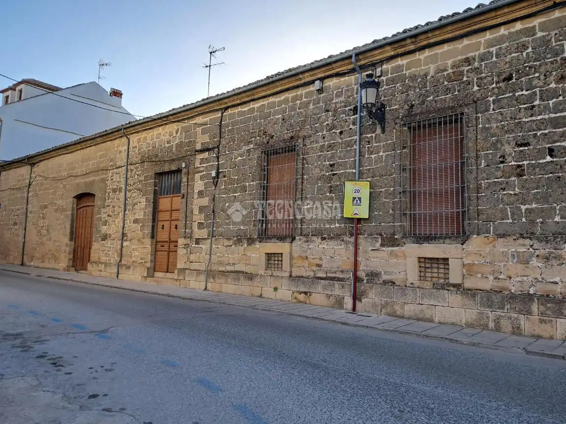 Casa amb terrassa en venda a Baeza