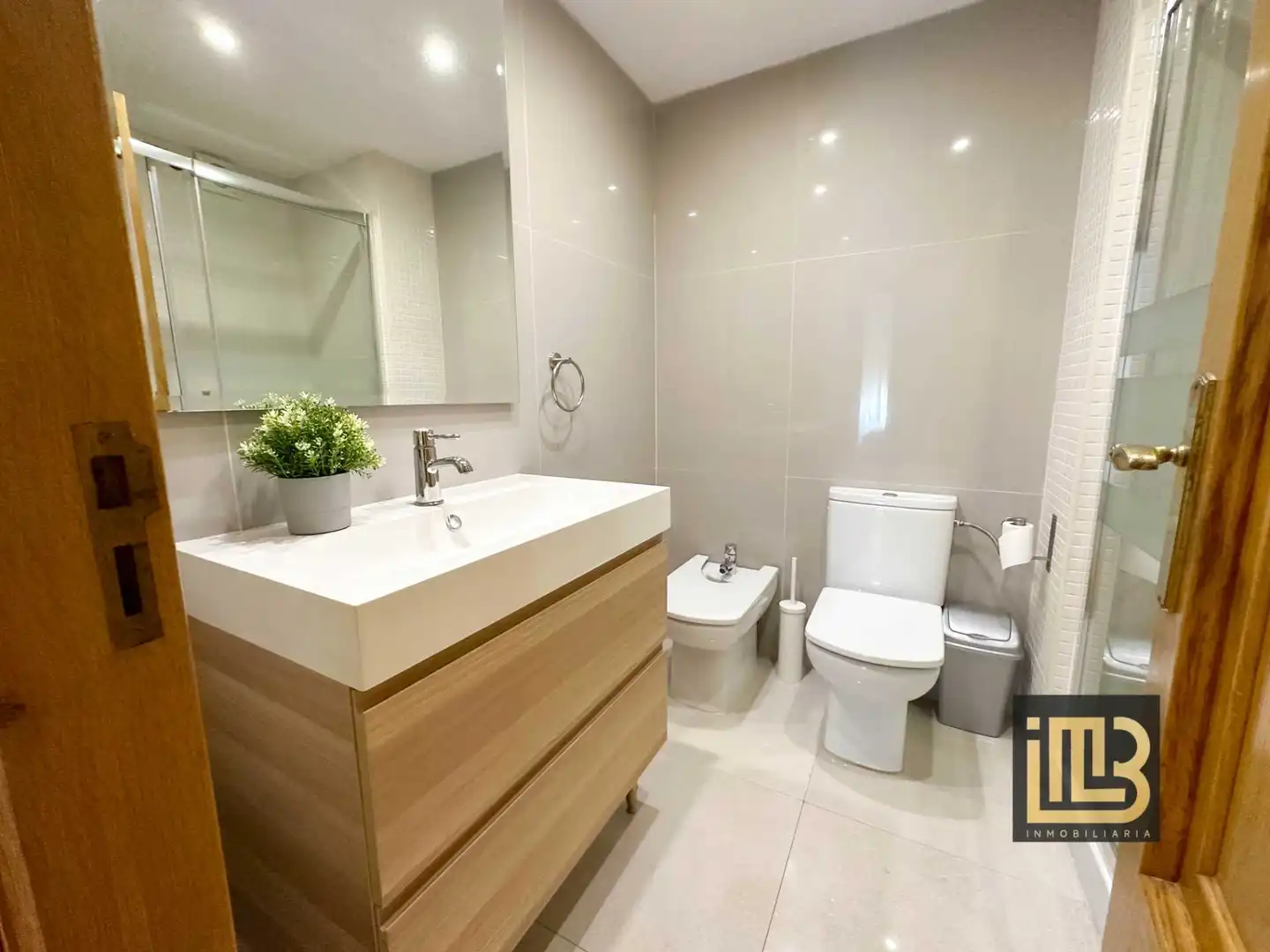 Bathroom of Flat for sale in Málaga  with Air Conditioner, Heating and Terrace