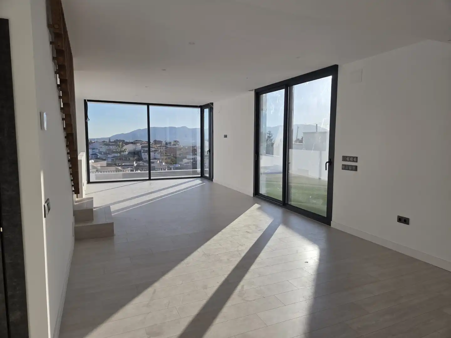 Sala d'estar de Casa o xalet en venda en Málaga amb Aire condicionat, Terrassa i Piscina