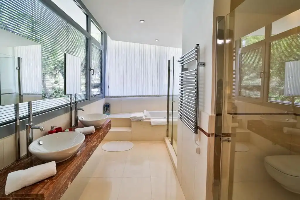 Baño de Casa o chalet de alquiler en Marbella con Aire acondicionado, Jardín privado y Terraza