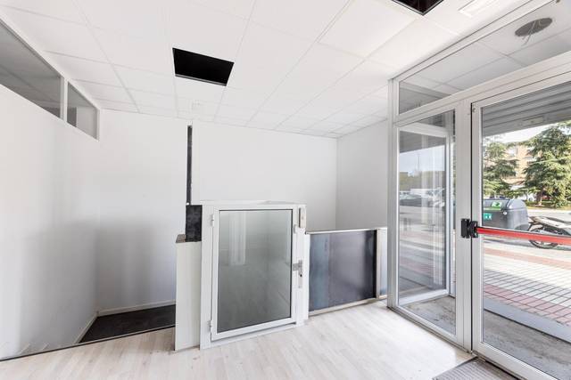 Local comercial en Venta en Avenida Albufera, 236 en Palomeras Sureste