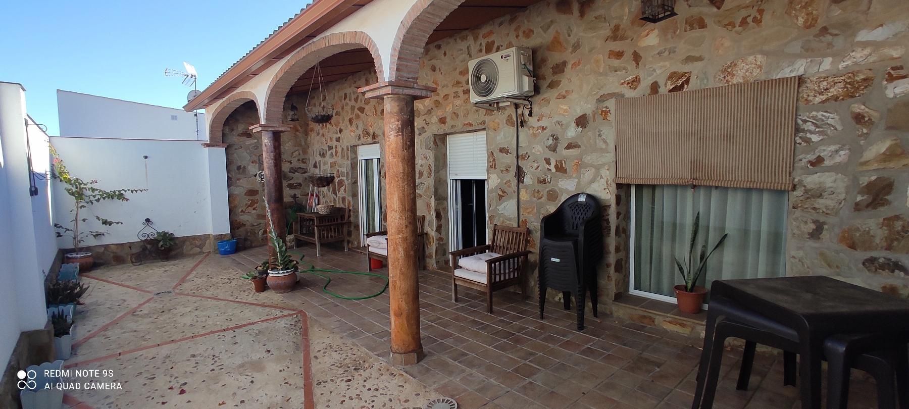 Terrassa de Casa o xalet en venda en Arroyo de San Serván amb Aire condicionat, Calefacció i Terrassa