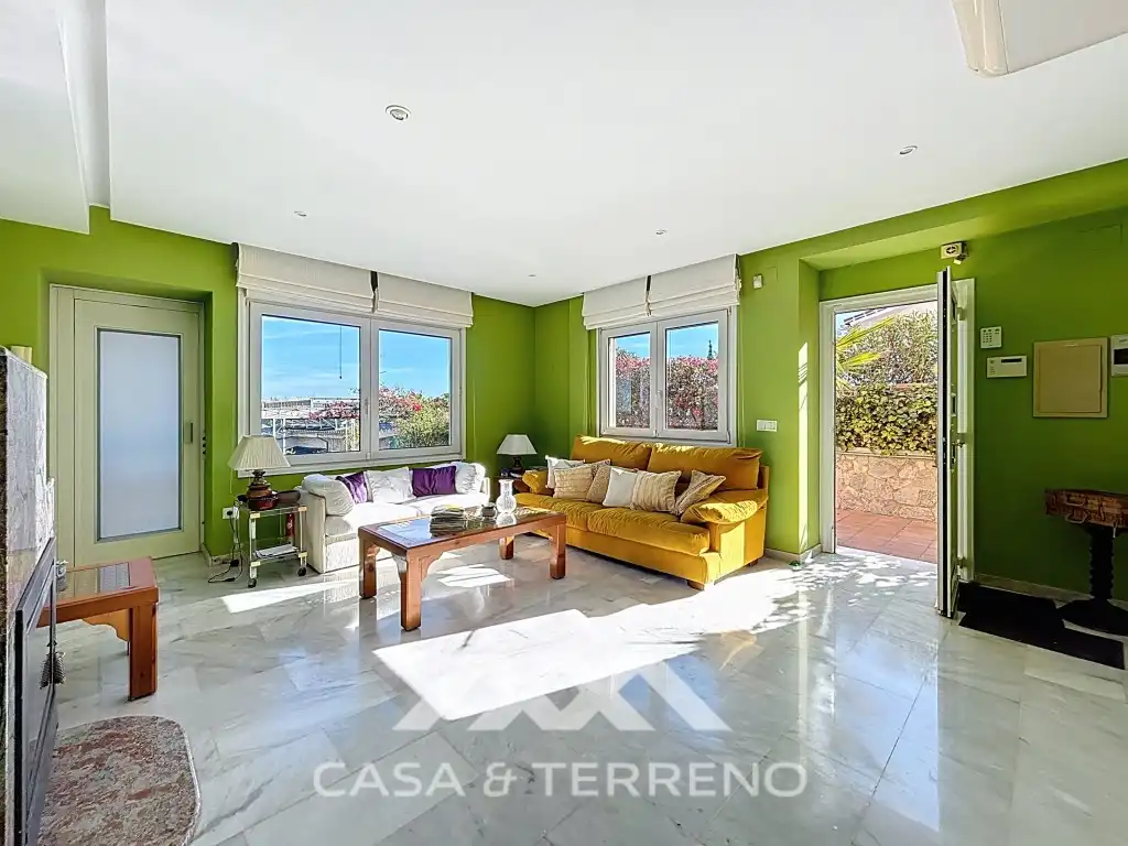 Sala d'estar de Casa o xalet en venda en Vélez-Málaga amb Aire condicionat i Piscina