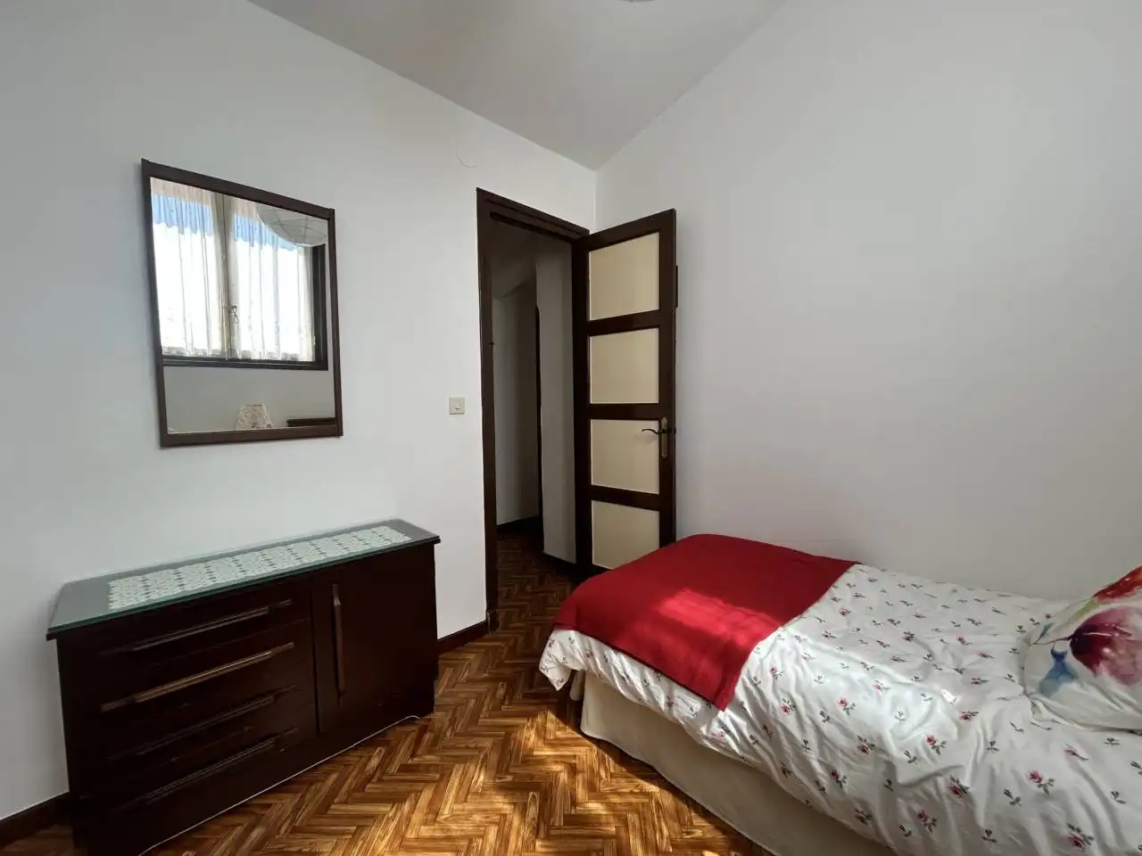 Schlafzimmer von Haus oder Chalet zum Verkauf in Llanes mit Heizung, Privatgarten und Terrasse