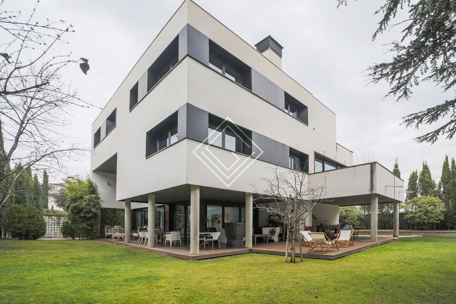 Vista exterior de Casa o xalet en venda en  Madrid Capital amb Calefacció, Jardí privat i Terrassa