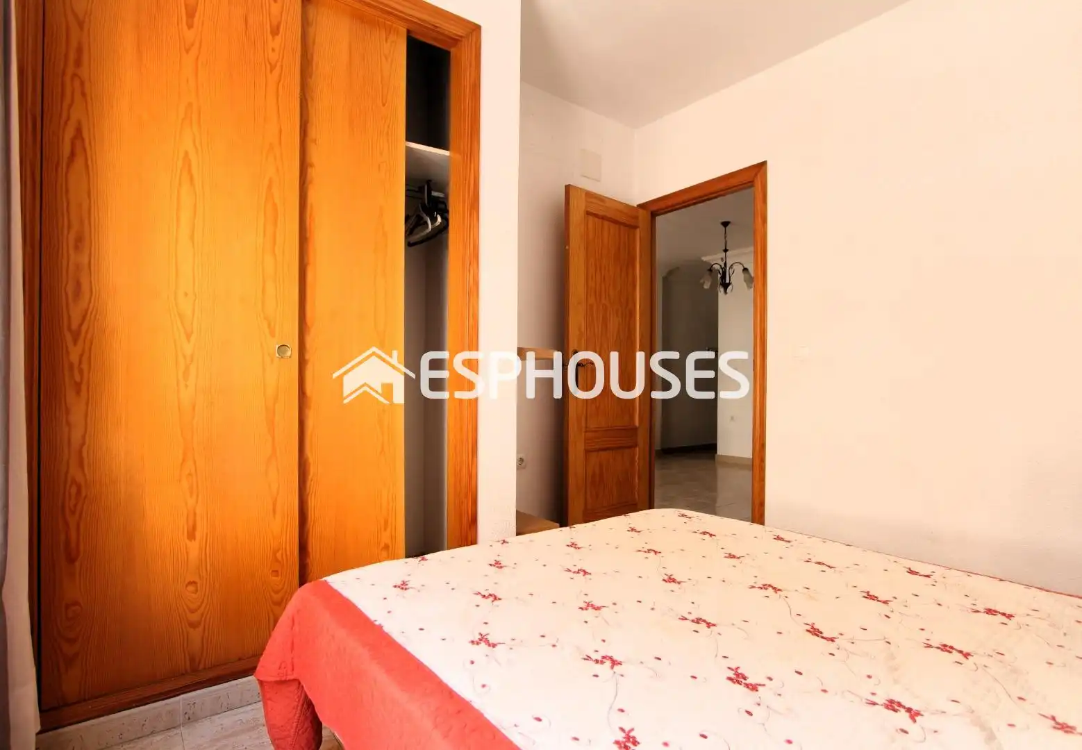Habitación de Apartamento en venta en Guardamar del Segura con Aire acondicionado, Balcón y Piscina comunitaria