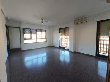 Piso con balcón en venta en Petrer