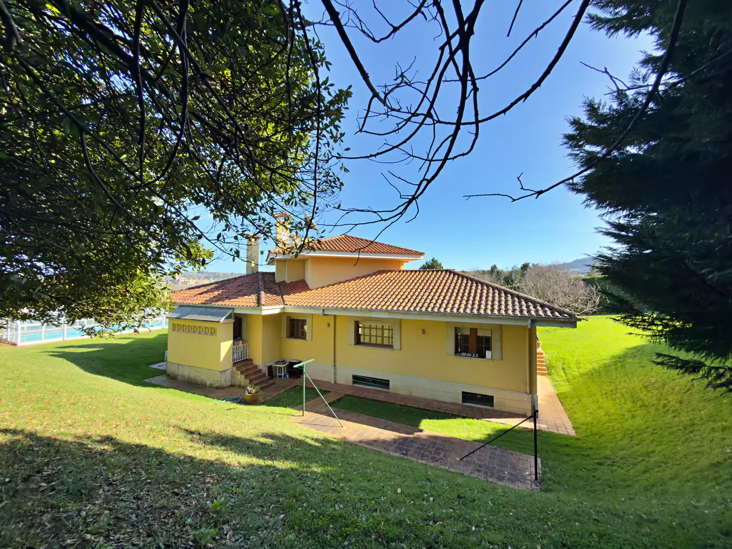 Jardí de Casa o xalet en venda en Gijón  amb Calefacció, Parquet i Terrassa