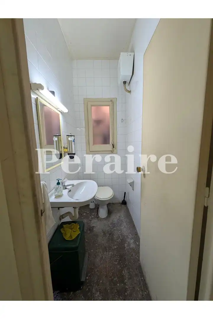 Badezimmer von Fabrikhallen zur Miete in Barcelona