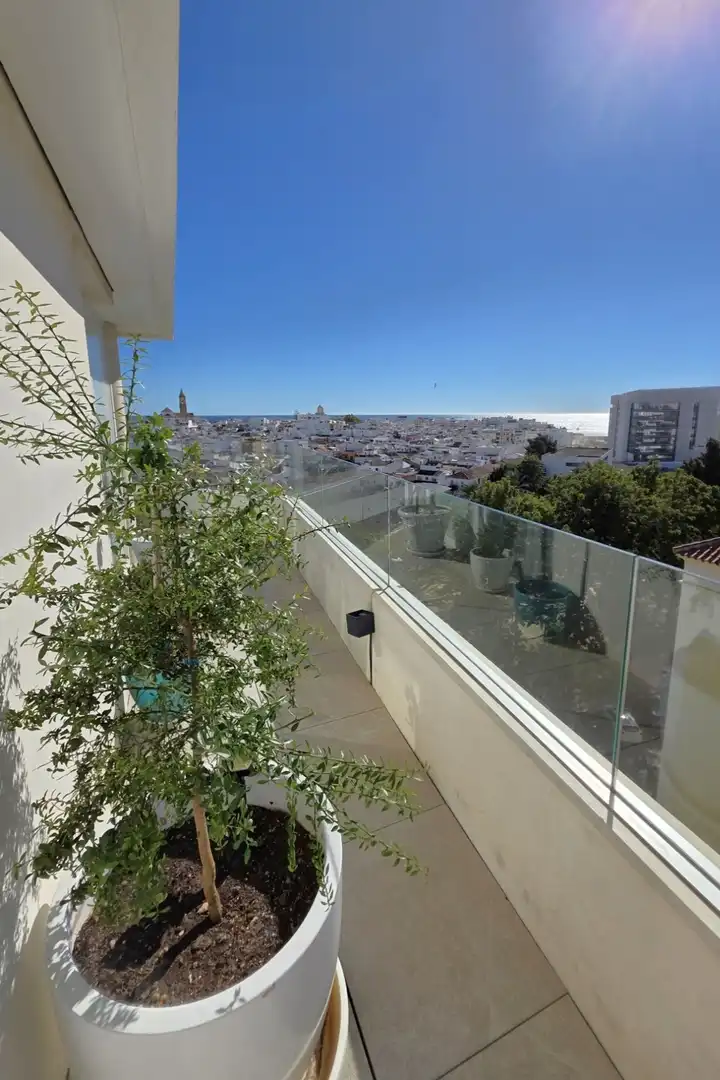 Vista exterior de Àtic en venda en Estepona