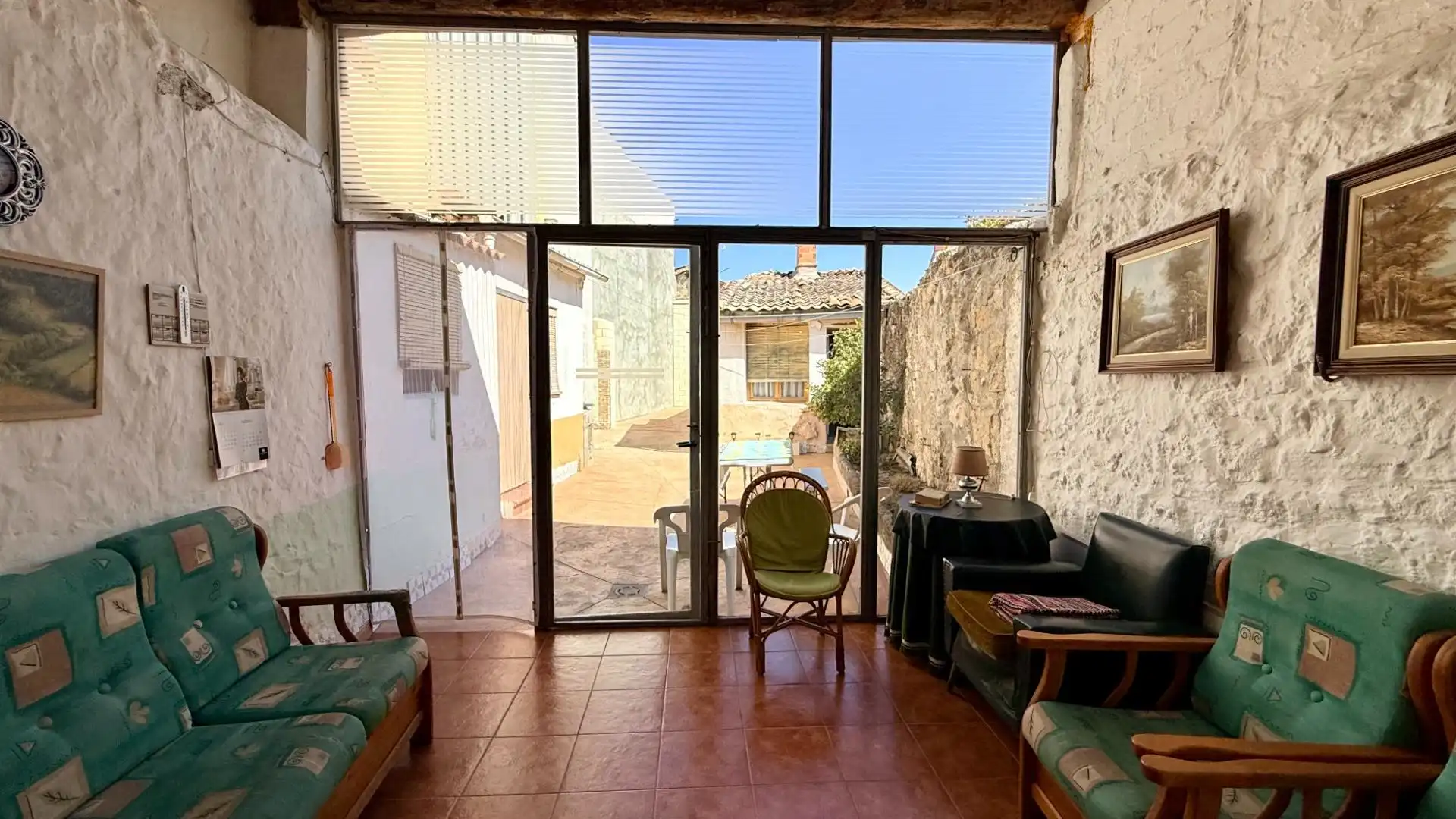 Vista exterior de Casa o xalet en venda en Torrecilla del Pinar amb Jardí privat, Traster i Moblat