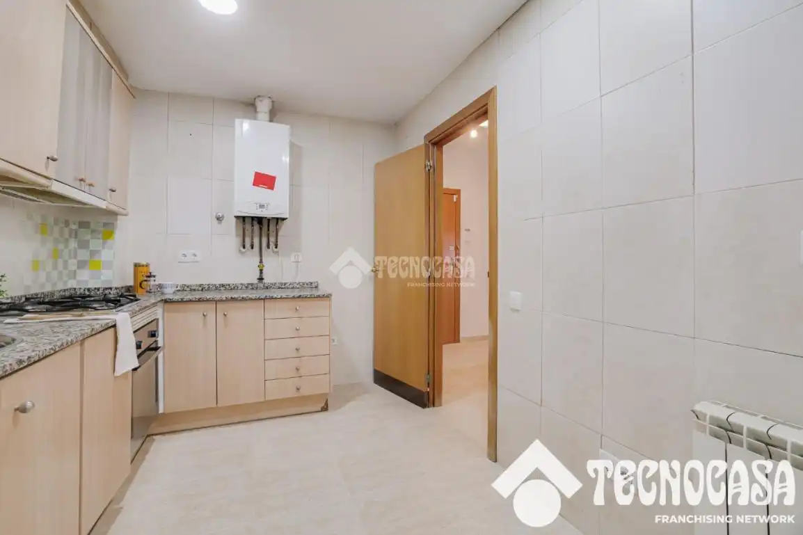 Küche von Wohnung zum Verkauf in Barcelona mit Klimaanlage und Balkon