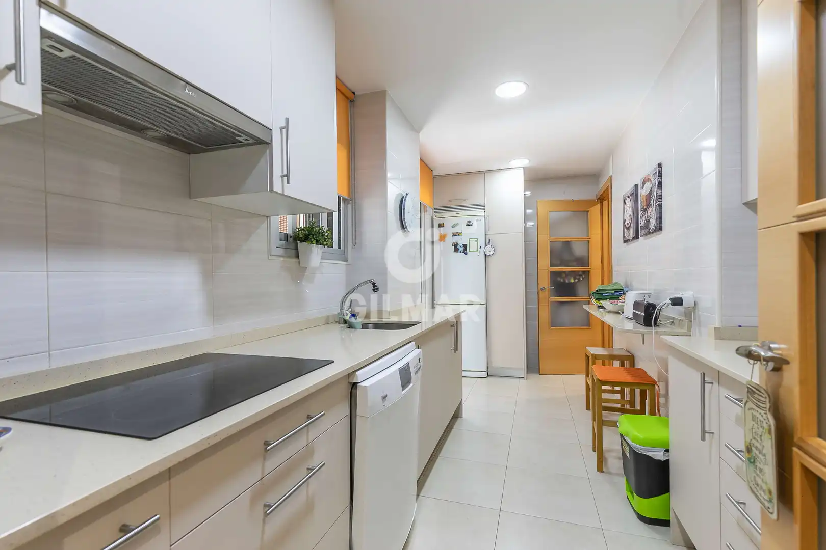 Cocina de Piso en venta en Madrid con Calefacción, Jardín privado y Piscina