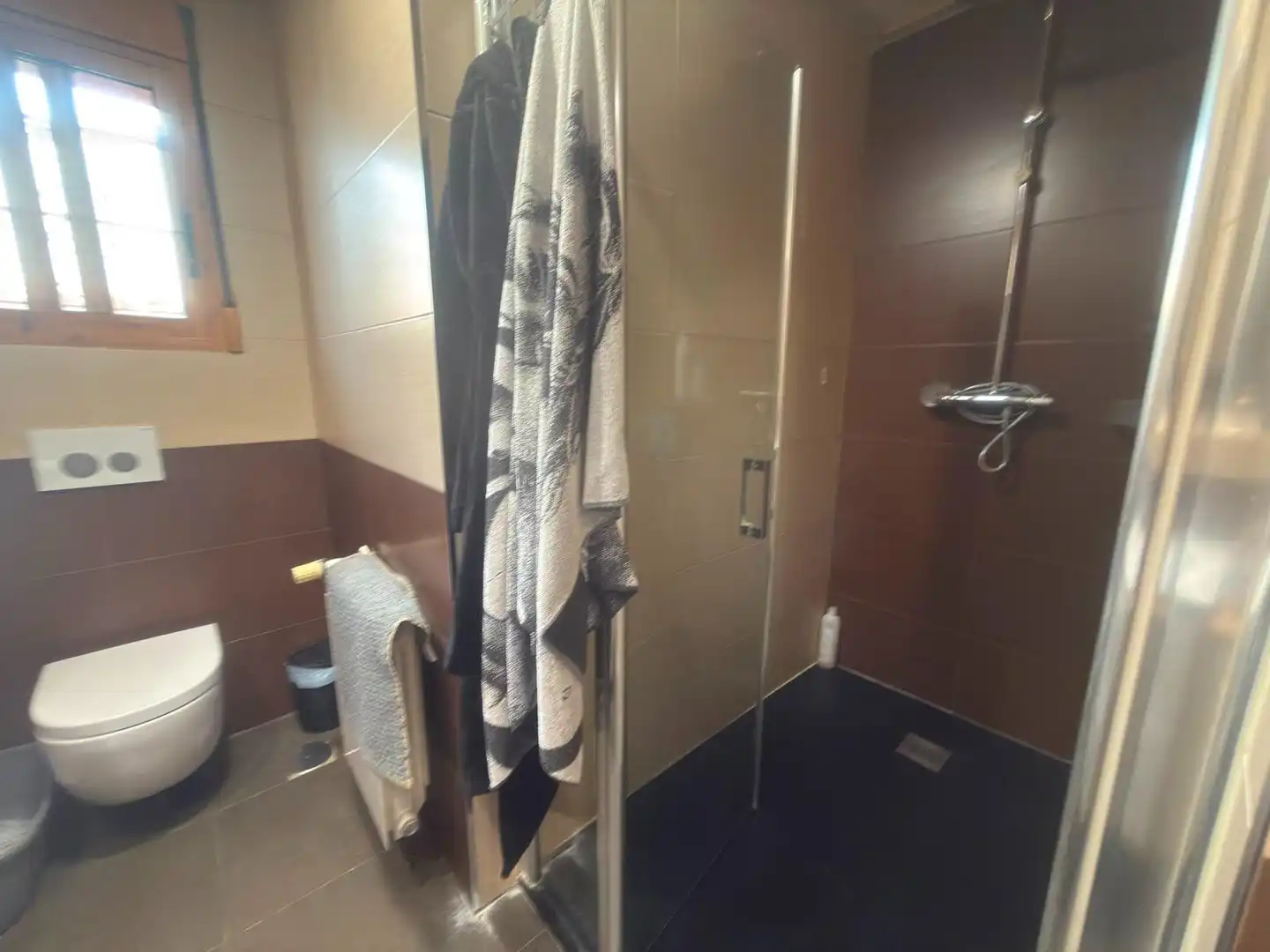 Bany de Casa o xalet en venda en Alicante / Alacant amb Aire condicionat, Calefacció i Jardí privat