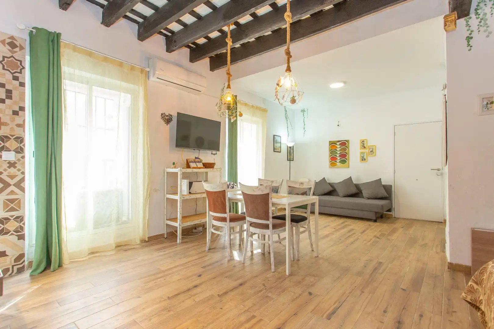 Sala d'estar de Apartament en venda en Jerez de la Frontera amb Calefacció i Moblat