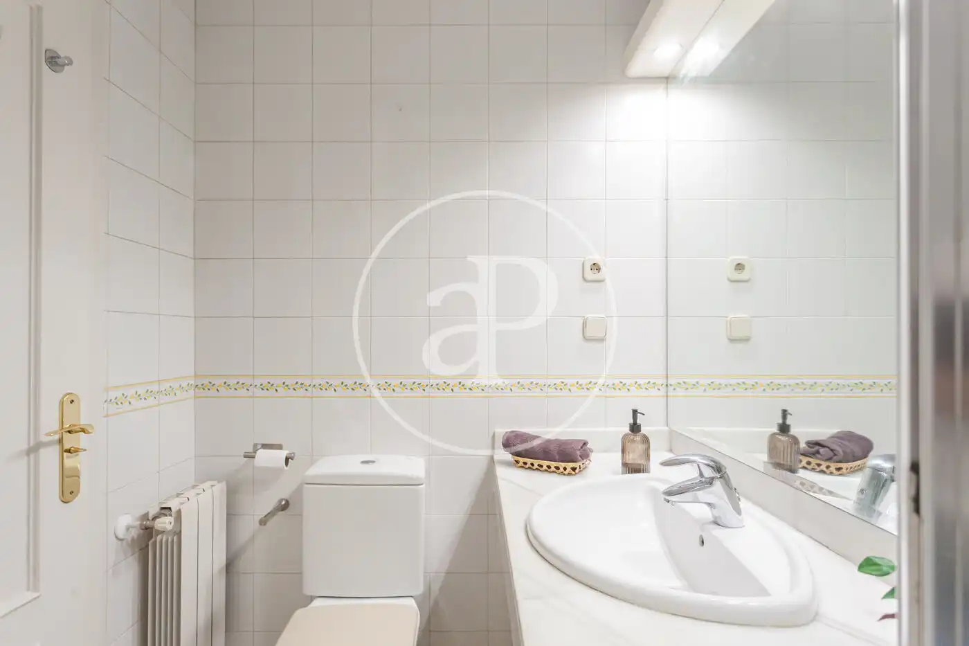 Bathroom of Duplexes for sale in Madrid  with Air Conditioner, Heating and Storage room
