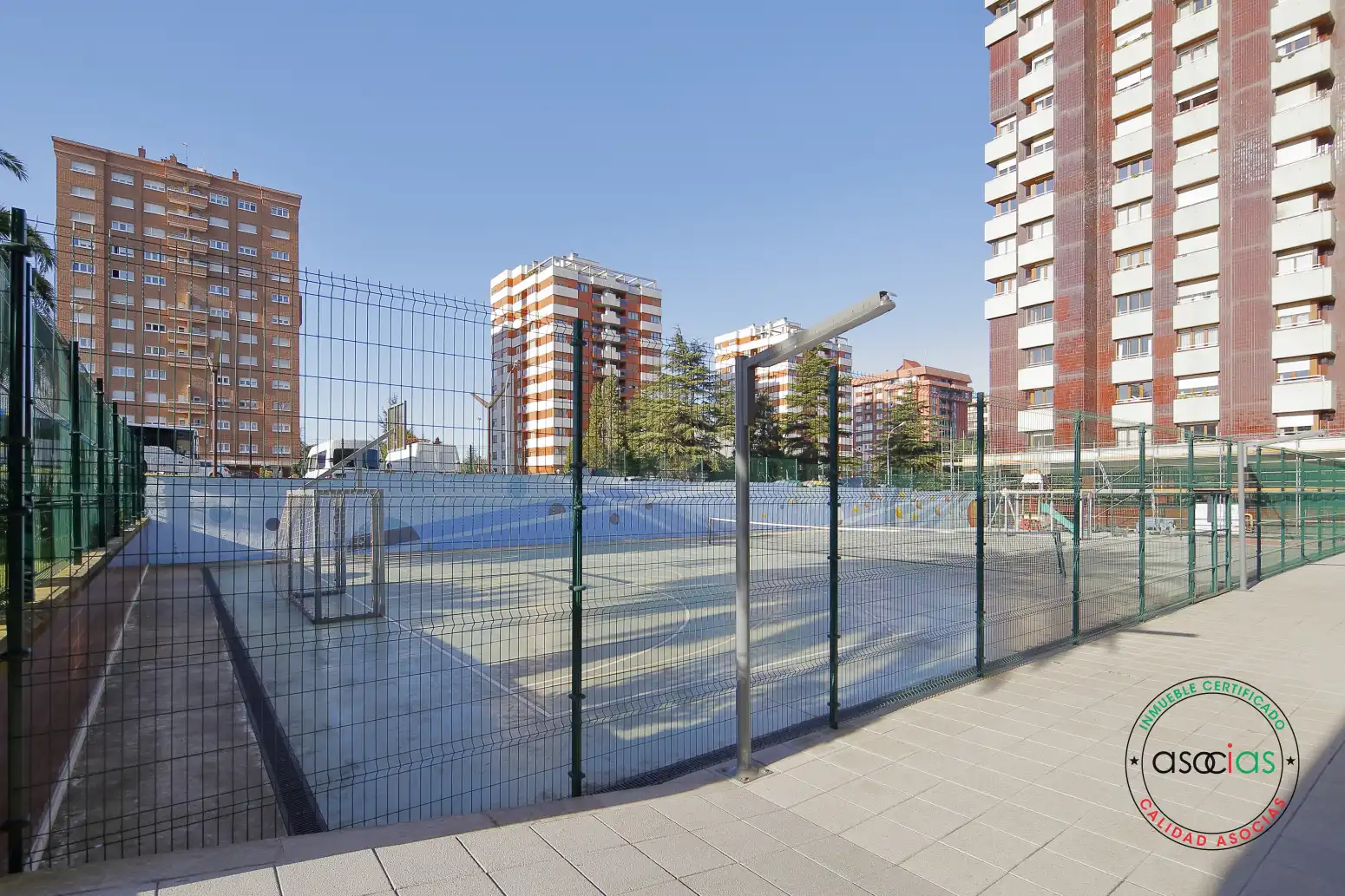 Vista exterior de Pis en venda en Gijón  amb Calefacció i Traster